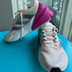 BRAND NEW + NEVER WORN // ADIDAS ADISTAR 2.0 RUNNING SHOES